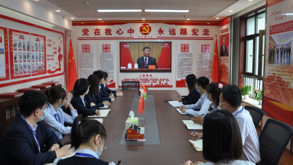 小额贷款公司组织观看庆祝中国共产主义青年团成立100周年大会直播